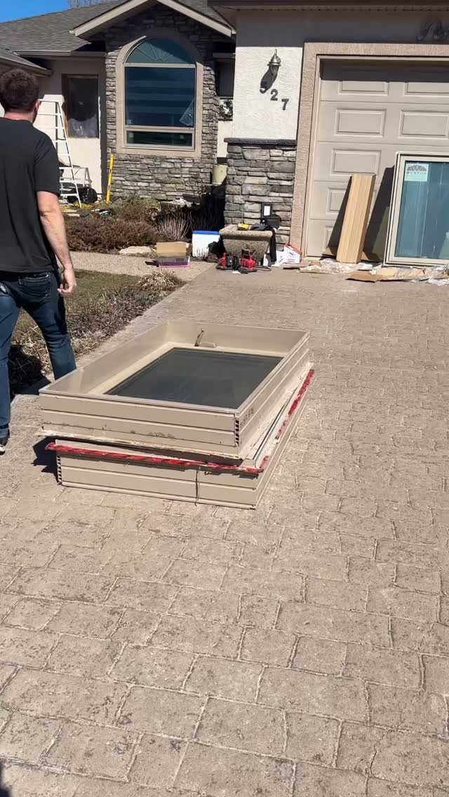 Caleb gives a tour of this recent job and shares why this project in particular was difficult, and why they’re going to be leaving especially proud of the job they did! #retrofit #retrofitwindows #colormatch #archwindowTell us, should Caleb give us more tours like this? (Say yes!) 👇